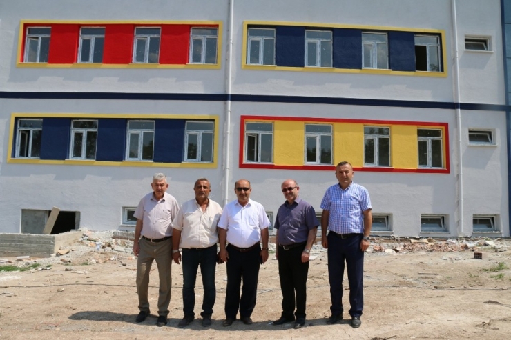 Müdür Başyiğit, Hisarcık İmam Hatip Ortaokulu İnşaatında İncelemelerde Bulundu