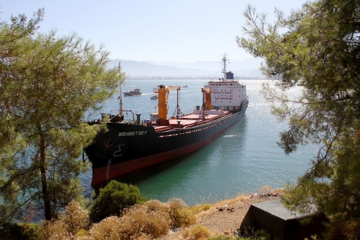 Buğday Yüklü Gemi Fethiye’de Karaya Oturdu