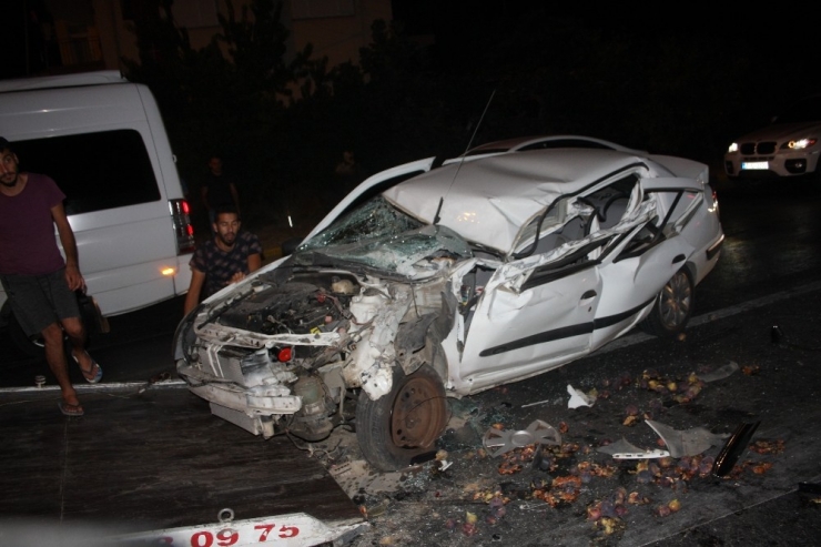 Manavgat’ta Alkollü Sürücü Işıkta Bekleyen Araçların Arasına Daldı