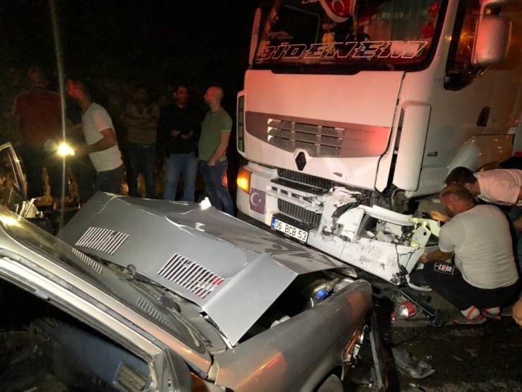 Otomobil Tırla Kafa Kafaya Çarpıştı: 1 Yaralı