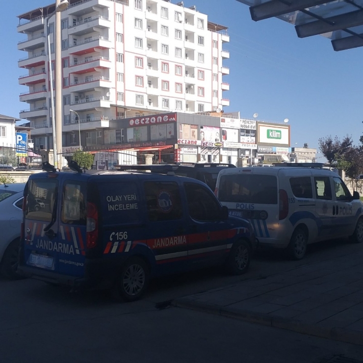 Tartıştığı Eşi İle Kızını Öldürdü