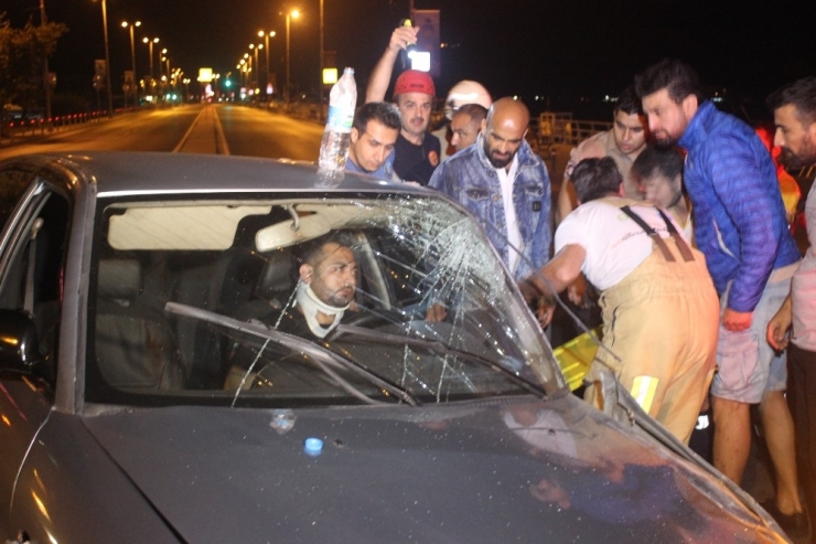 Kontrolden Çıkan Otomobil Karşı Şeritteki Araçla Çarpıştı: 1 Ağır Yaralı