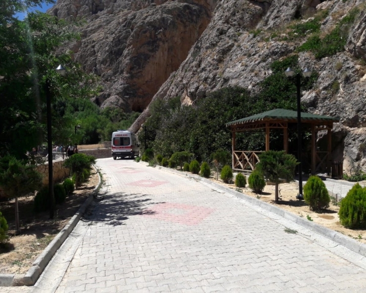 Düşen Telefonunu Çıkartmak İçin Daldı, Cansız Bedeni Çıktı