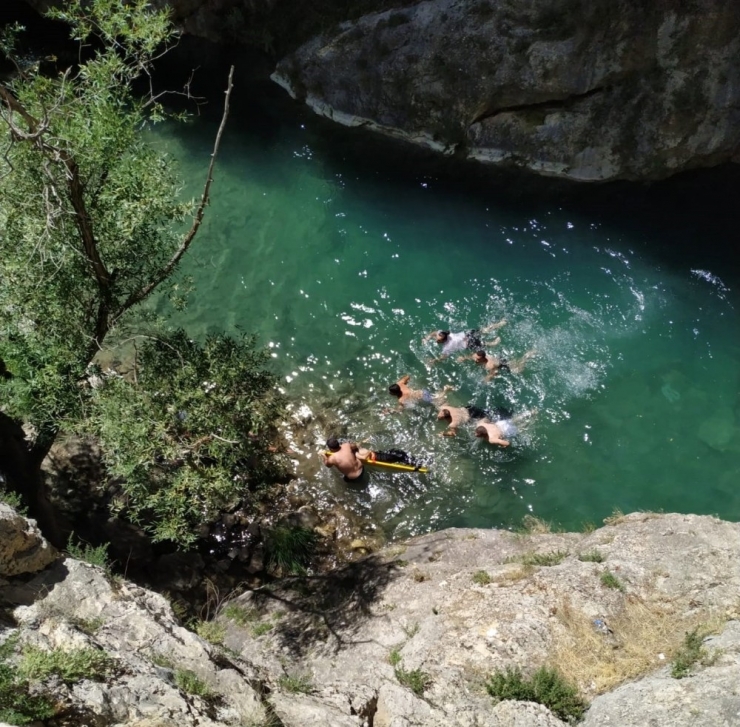 Düşen Telefonunu Çıkartmak İçin Daldı, Cansız Bedeni Çıktı