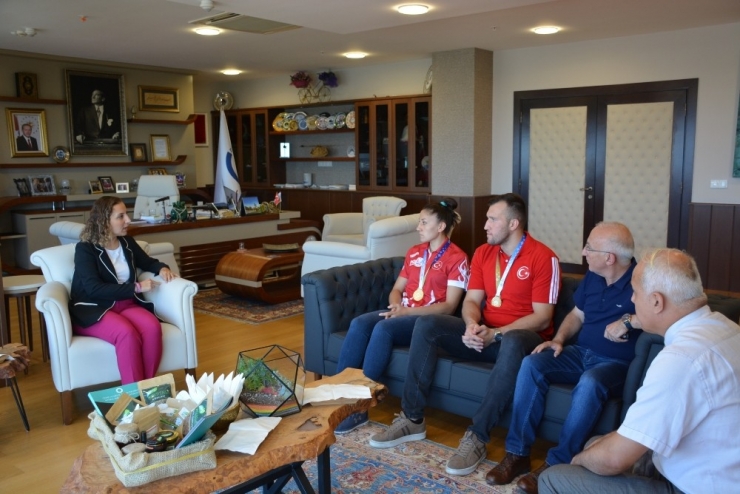 Dünya Şampiyonlarından Rektör Çakar’a Ziyaret