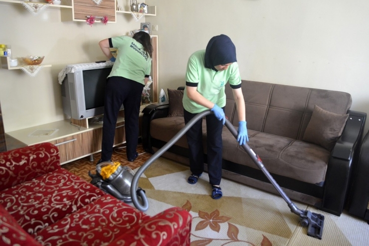 İhtiyaç Sahibi Vatandaşların Evlerinde Bayram Temizliği, Bakım Ve Onarım Çalışması