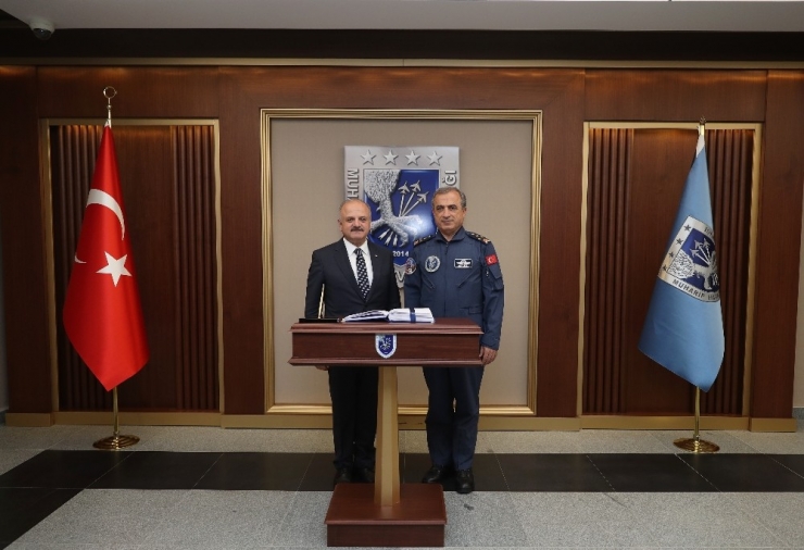 Vali Çakacak, Muharip Hava Kuvvet Komutanlığı’nı Ziyaret Etti