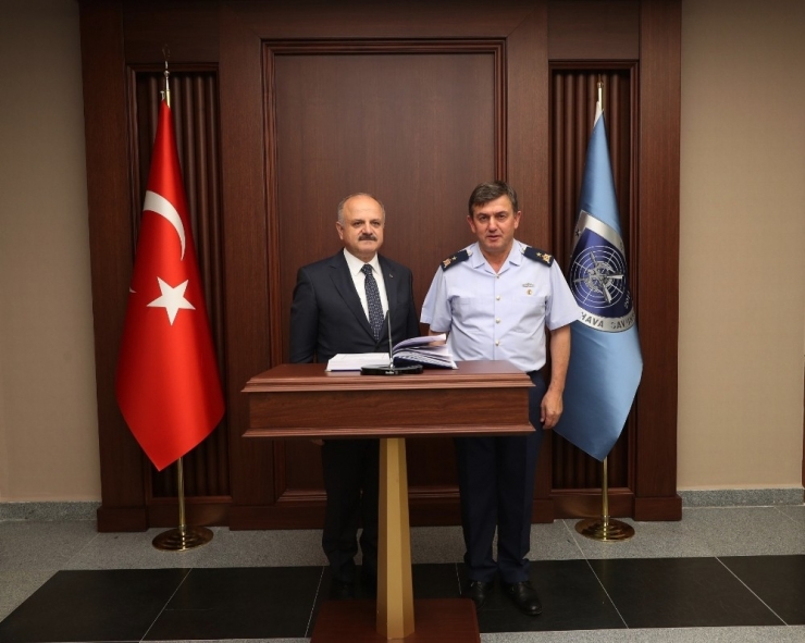 Vali Çakacak, Muharip Hava Kuvvet Komutanlığı’nı Ziyaret Etti