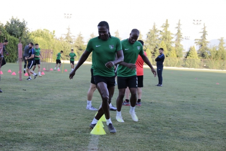 Hugo Rodallega: "Lige Kazanarak Başlamak İstiyoruz"