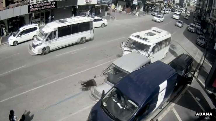 Duran Araba Adama Çarptı