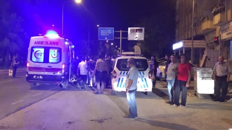 Hafif Ticari Araçlar Çarpıştı: 5 Yaralı