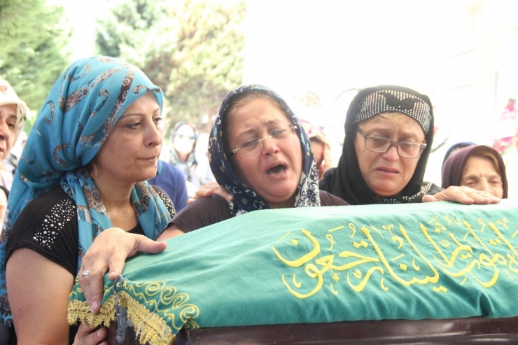 Genç Kabin Memuru Son Yolculuğuna Uğurlandı