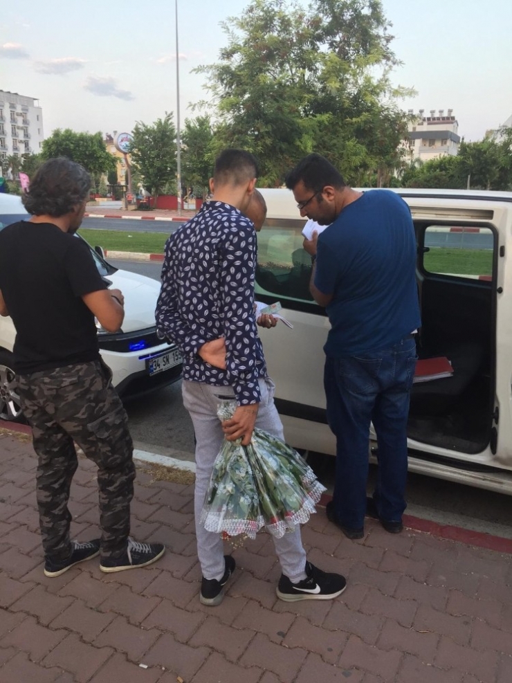 Antalya Polisinden Sokakta Çalıştırılan Ve Dilendirilen Çocuklara Yönelik Uygulama