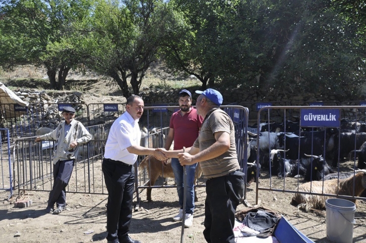 Başkan Sever, Pazar Esnafı İle Bir Araya Geldi
