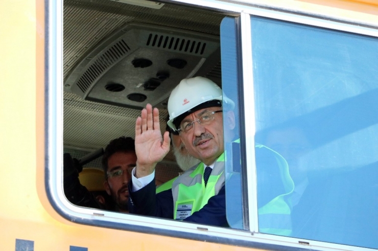 Cumhurbaşkanı Yardımcısı Oktay: “Yatırımlar Türkiye’nin Her Tarafında Hızla Devam Ediyor”