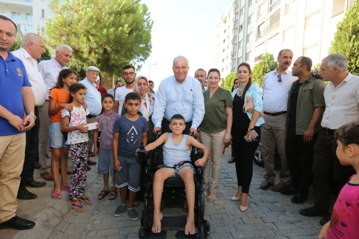 Efeler Belediyesi, Abdülbaki’ye Yeni Akülü Araç Hediye Etti