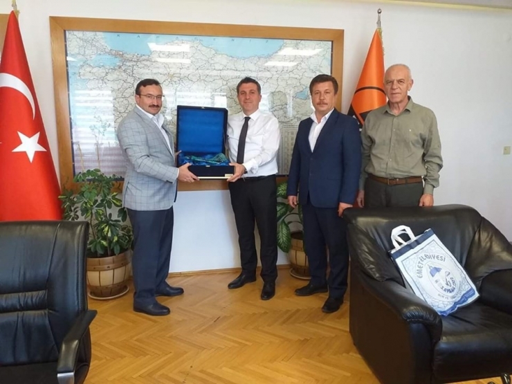 Emet Heyeti’nden Karayolları Bölge Müdürü’ne ’Hayırlı Olsun’ Ziyareti