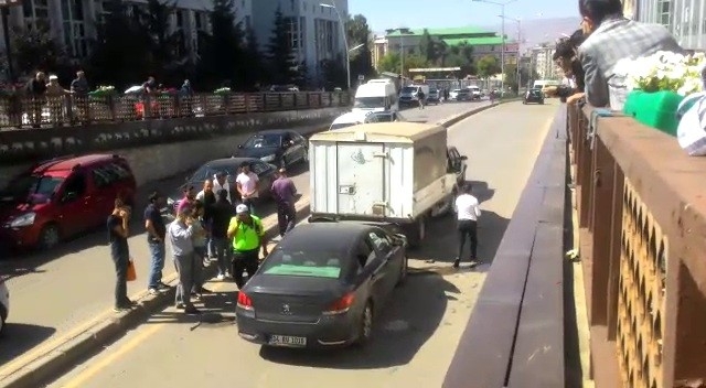 Erzurum’da Zincirleme Trafik Kazası