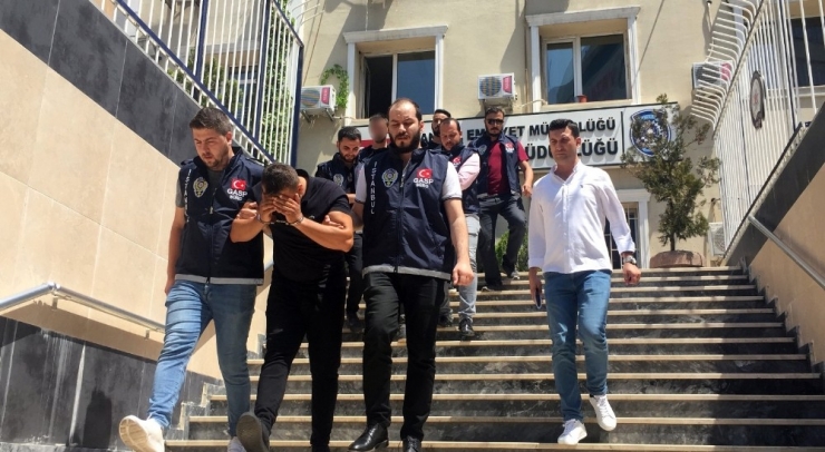 Fatih’de İş Adamının Parasını Alıp Darp Eden Şahıslar Yakalandı