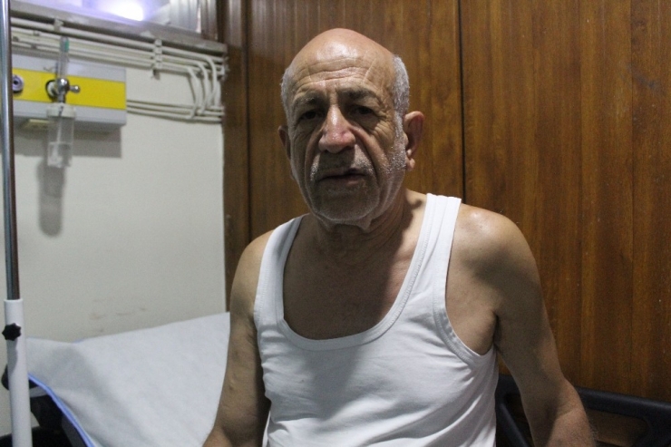 Kimliğini Görmek İsteyen Doktoru Darp Etti