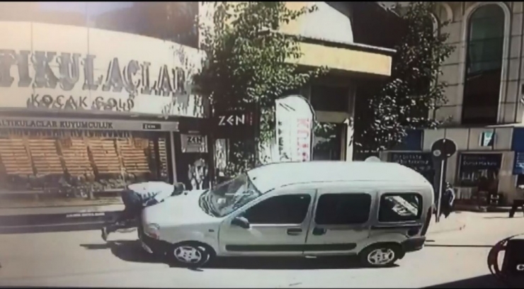 Babanın Ani Refleksi Çocuğunun Hayatını Kurtardı