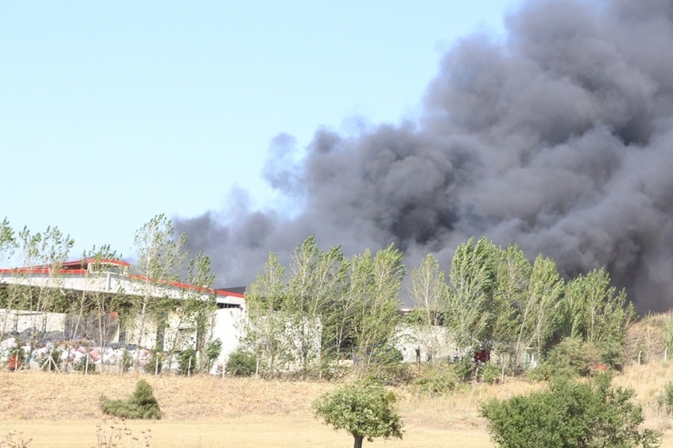 Kula’da Katı Atık Bertaraf Tesisinde Yangın
