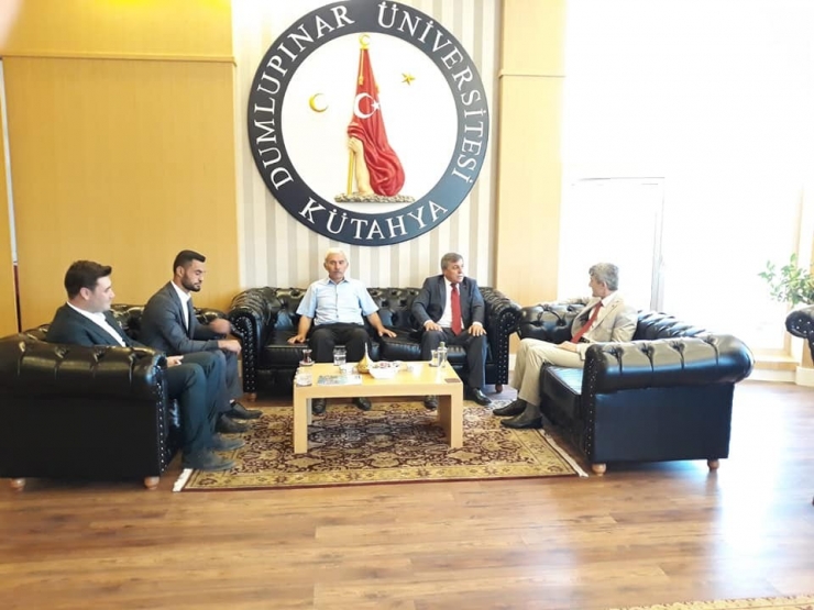 Rektör Kazım Uysal’a El Dokuması Halı Hediye Edildi