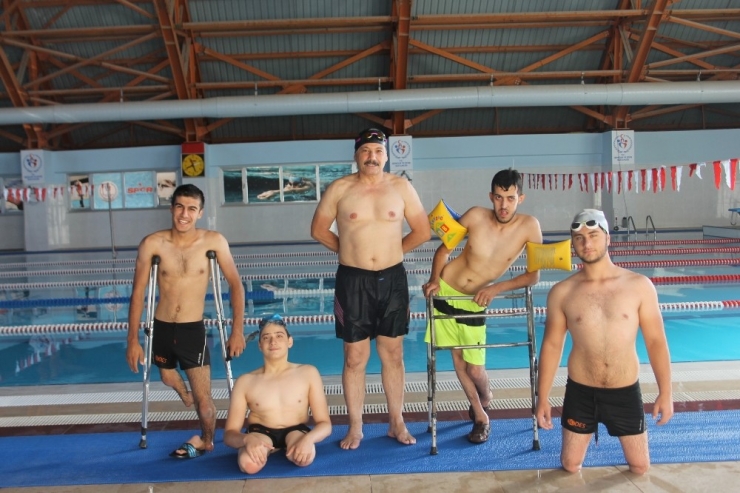 Siirtli Engelli Yüzücüler Türkiye Şampiyonası’na Hazırlanıyor