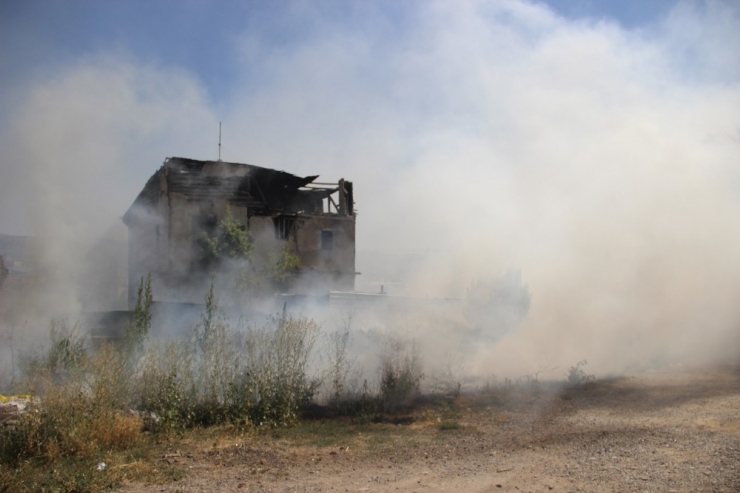 Ot Yangını Korkuttu