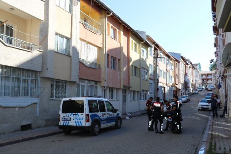 Komşusu Tarafından 11 Yerinden Bıçaklanan Şahıs Hayatını Kaybetti