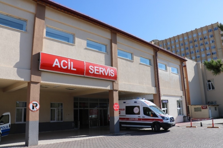 Komşusu Tarafından 11 Yerinden Bıçaklanan Şahıs Hayatını Kaybetti