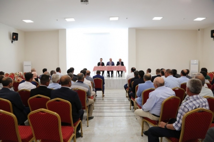 Vali, Aslanapa Ve Çavdarhisar İlçelerinde Muhtarlarla Bir Araya Geldi