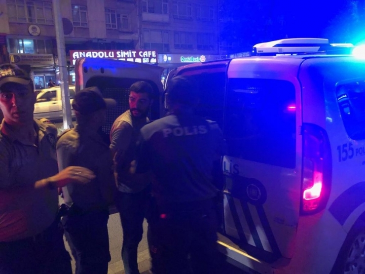 Başkent’te 3 Araca Çarpan Otomobil, Dükkana Girdi