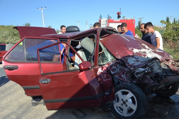 Bilecik’te Otomobil İle Minibüs Kafa Kafaya Çarpıştı: 2 Yaralı