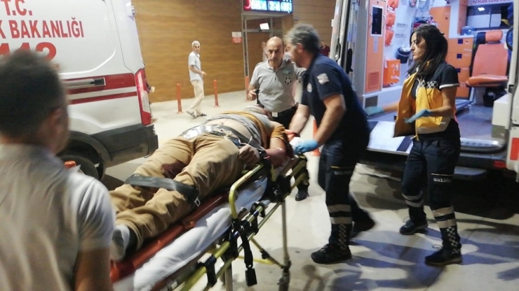 Kurbanlıklarını Almaya Giden Yayalara Otomobil Çarptı: 1’i Ağır 2 Yaralı