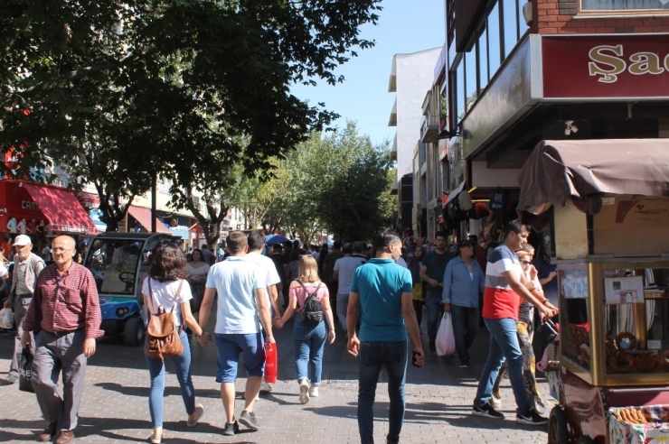 Eskişehir’de Arefe Günü Alışveriş Yoğunluğu