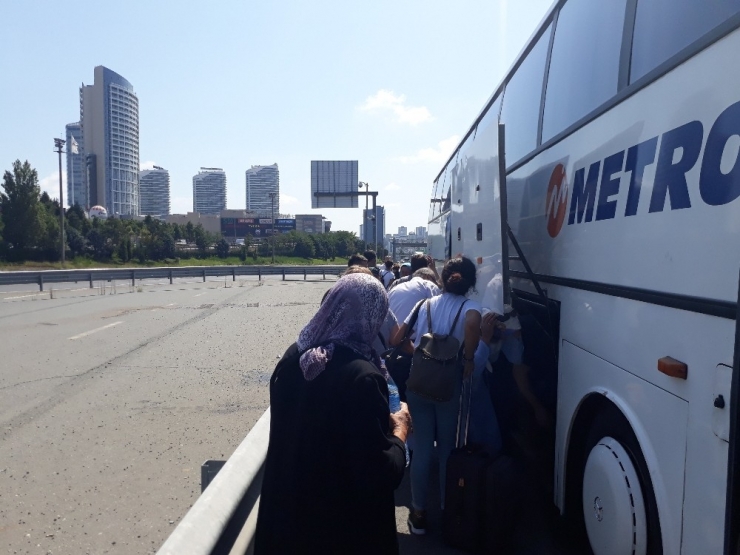 Şehirler Arası Yolcu Otobüsü Arıza Yaptı Yolcular Mağdur Oldu