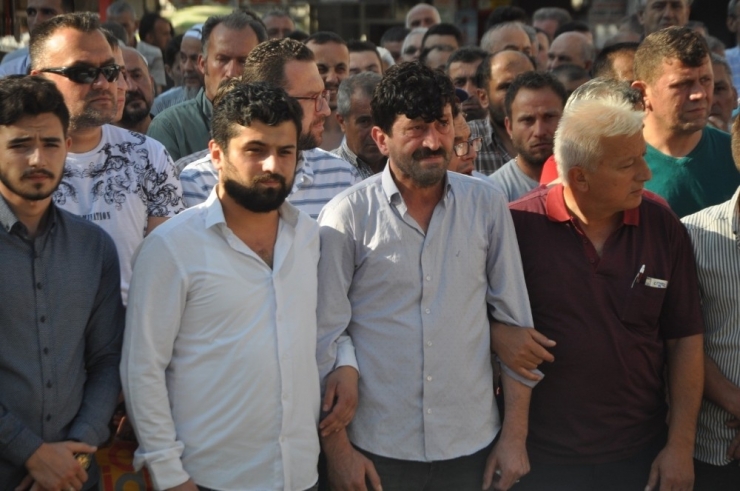 Bıçaklı Kavgada Hayatını Kaybeden Genç Toprağa Verildi