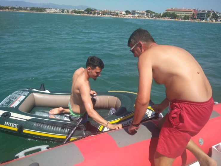 Burhaniye’de Denizde Sürüklenen Vatandaşı İtfaiye Kurtardı