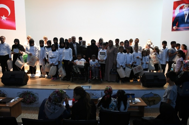 Şanlıurfa’da Görme Engelli Gençler Kur’an-ı Kerim’i Hatim Etti