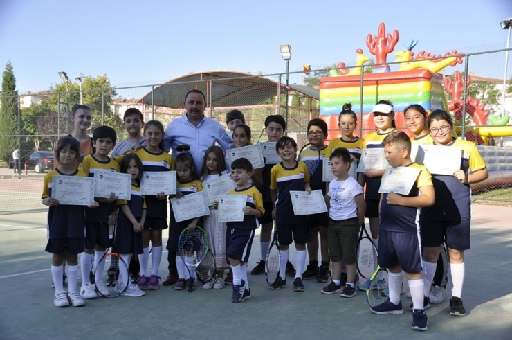 Yaz Spor Okulları Öğrencileri Sertifikalarını Aldı