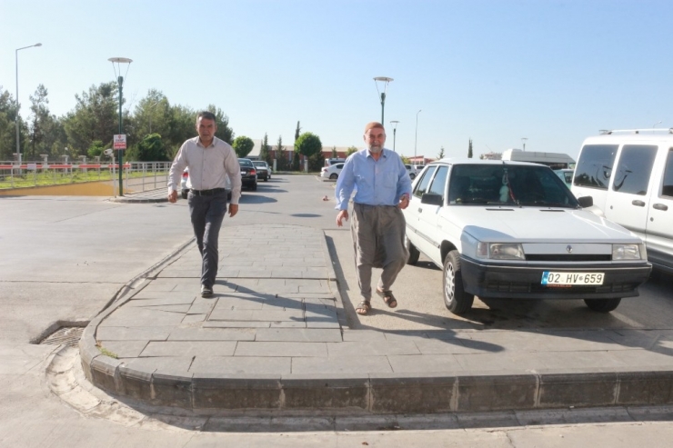 Acemi Kasaplar Kurbanlık Yerine Kendilerini Kesti