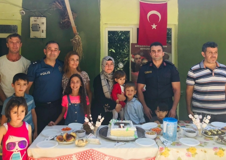 Şehit Oğluna Polis Ve Jandarmadan Sürpriz Doğum Günü