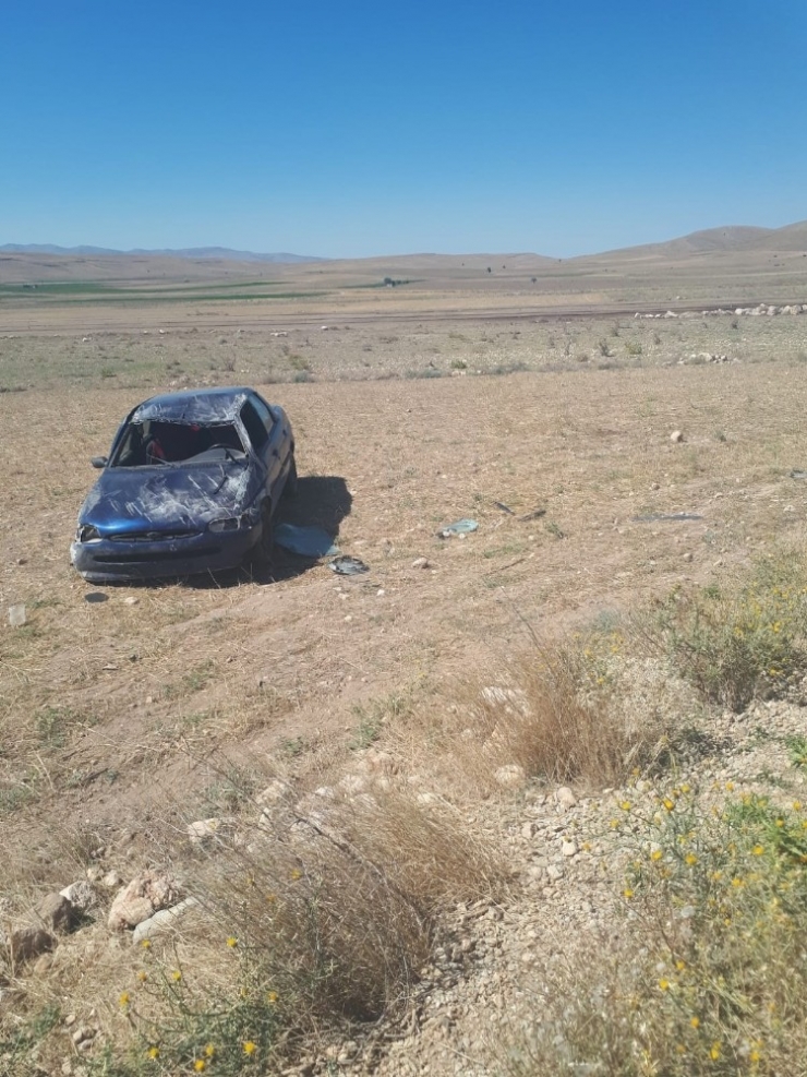 Direksiyon Hakimiyeti Kaybolan Otomobil Takla Attı: 1 Yaralı