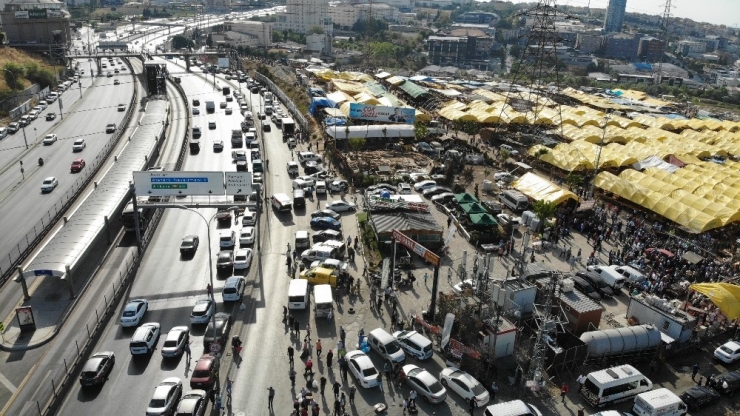 E-5 Yanyolda Hayvan Pazarı Ve Kesimhane Trafiği Havadan Görüntülendi
