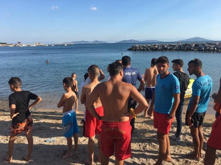 Denizde Kaybolan Genç, 1 Buçuk Saat Sonra Bulundu