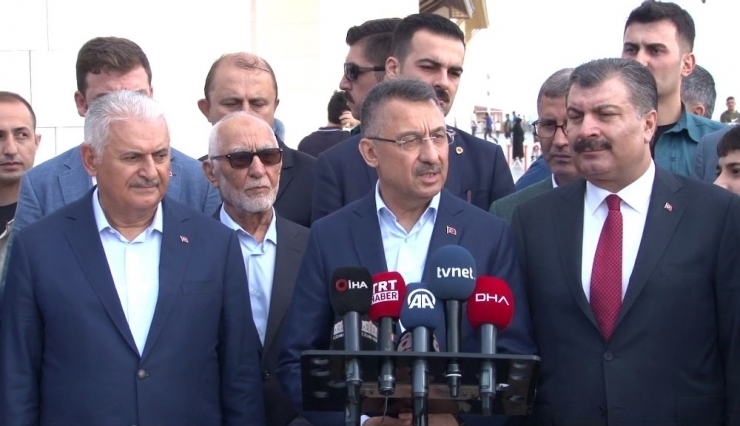 Cumhurbaşkanı Yardımcısı Oktay, Bayram Namazını Büyük Çamlıca Camii’nde Kıldı