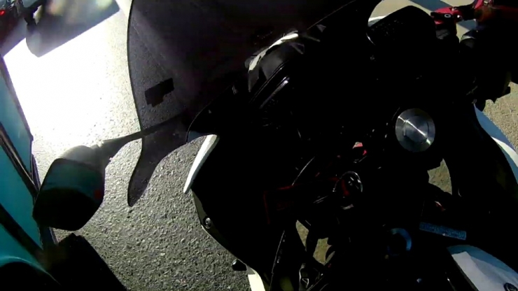 Motosikletli, Otobüsün Altına Girmekten Kıl Payı Kurtuldu