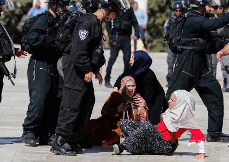 İsrail Polisinden Mescidi Aksa’ya Saldırı : 37 Yaralı