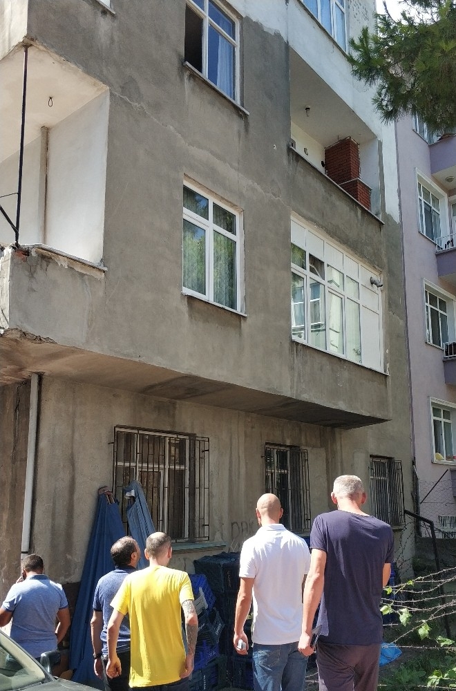 Samsun’da İkinci Kattan Düşen Şahıs Hayatını Kaybetti